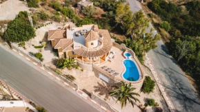 Roca de Leones by United Renters